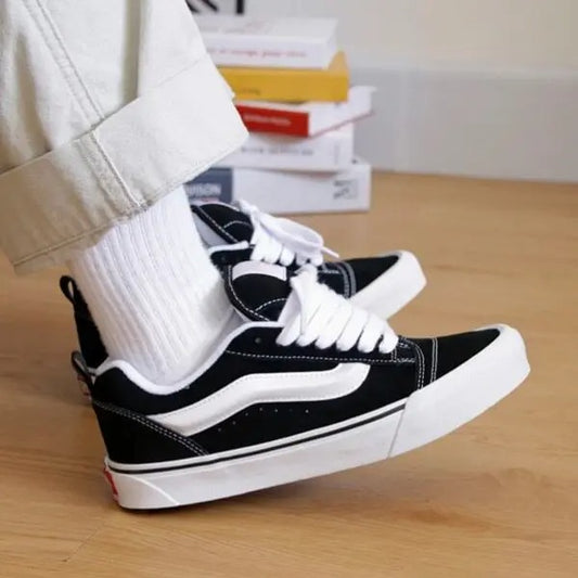 ¡Tenis Vans negros: el clásico que combina con todo!